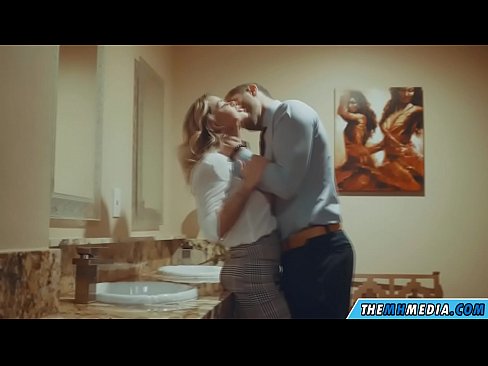 ❤️ وقتی یک بلوند بی تنه شما را در یک دستشویی عمومی اغوا می کند ❤ پورنو vk در fa.sayhentai.ru